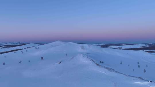 大兴安岭自然风光丘陵雪景天空月光暮色