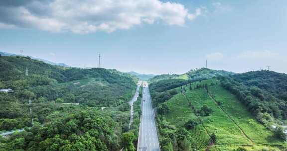 福银高速公路穿过庐山茶场的航拍延时