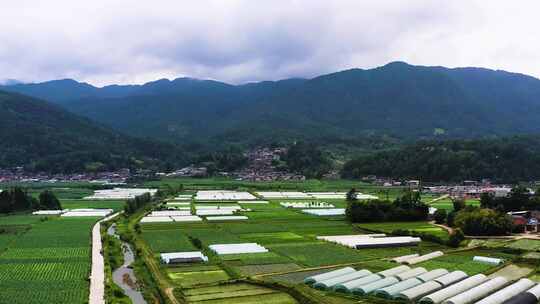 山间田野风光