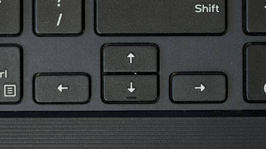 按下电脑键盘上的向左箭头按钮