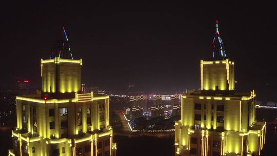 夜景航拍穿越双楼中间