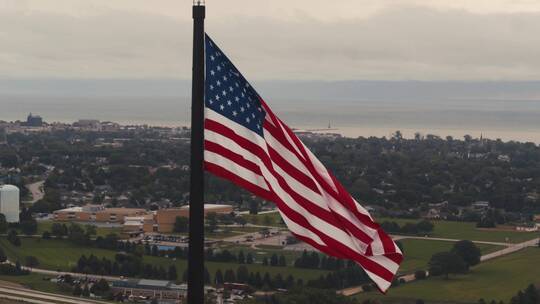 美国国旗在上空飘扬视频素材模板下载