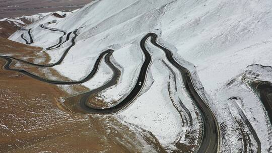 航拍新疆塔县帕米尔高原盘龙古道雪山公路