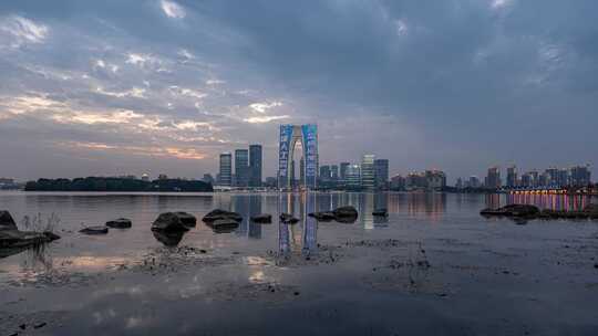 江苏苏州金鸡湖东方之门CBD日落夜景延时