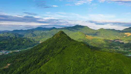 白云 蓝天 山 绿