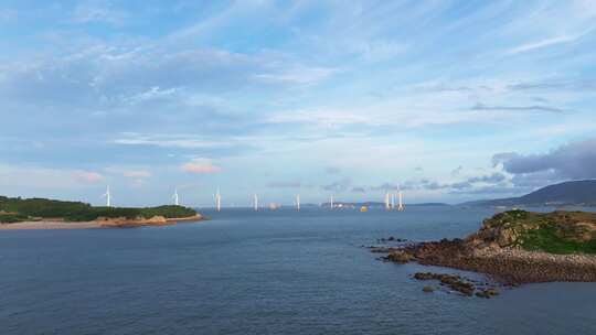 航拍平潭北部湾海上风电场夕阳火烧云鱼排