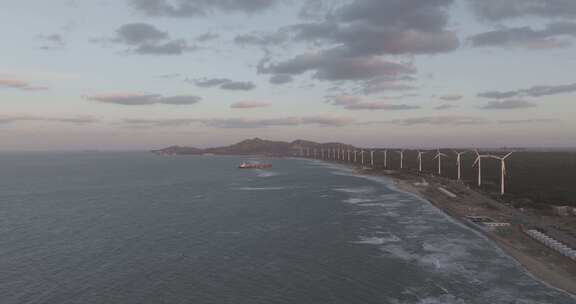 航拍山东荣成环海路小五队房车营地风力发电