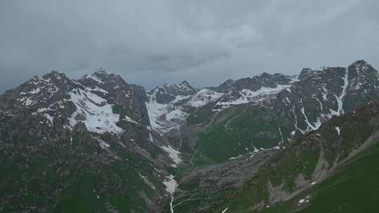 孟克特古道 新疆 雪山草原 旅行自驾