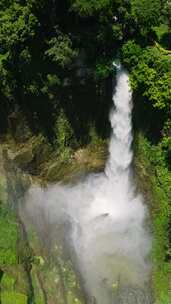 菲律宾南哥打巴托塞布湖的七个瀑布