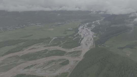 青藏高原门源航拍草山河流树林湿地