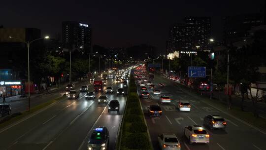 城市下班高峰期车流拥堵夜景