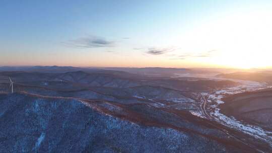 大兴安岭自然风光寒冬高山森林沟壑纵横