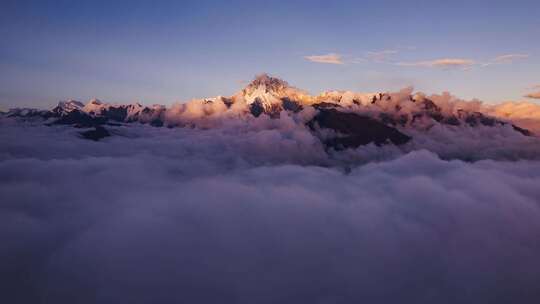 川西贡嘎雪山日照金山云海延时