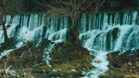 瀑布高山泉水溪水流水