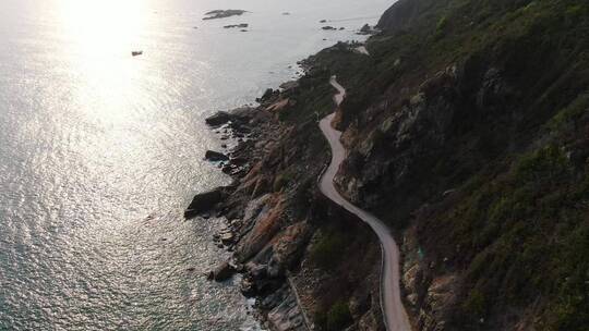 航拍夕阳下的海岛沿海公路