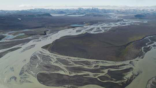 冰岛河口抽象水形成的鸟瞰图。