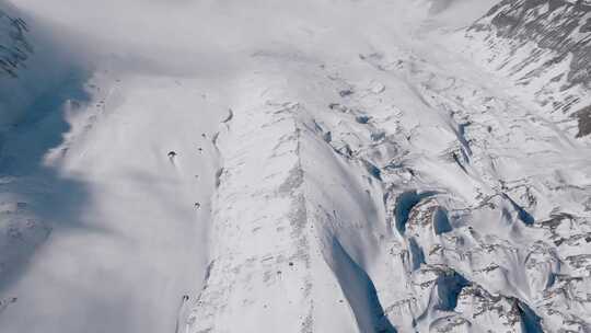 雪山峡谷云层