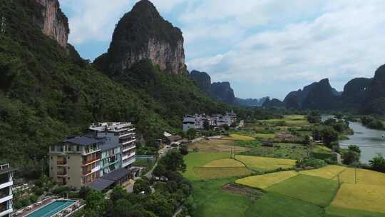 航拍桂林阳朔遇龙河十里画廊竹筏漂流稻田