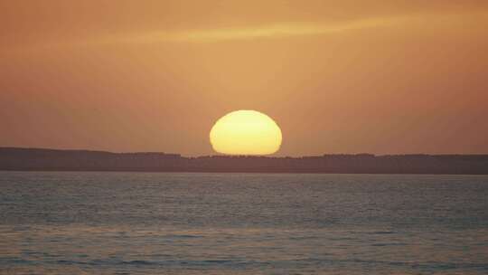 海上日出