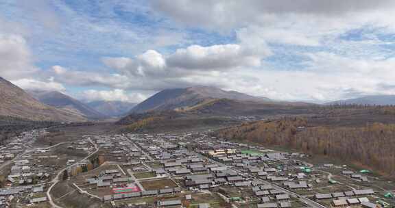 新疆禾木村秋景航拍风光