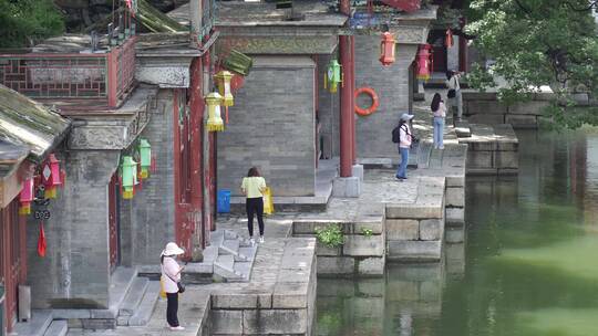 苏州街江南水乡江浙河边景区游览旅客