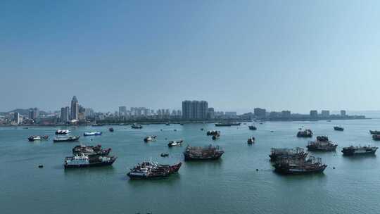 海边渔船码头海岸线风光航拍渔港汕尾港风景