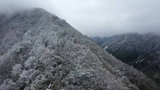 航拍重庆大巴山冬季雪山冰雪风光雪景
