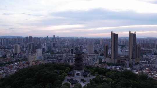 夜幕降临前的佛山航拍