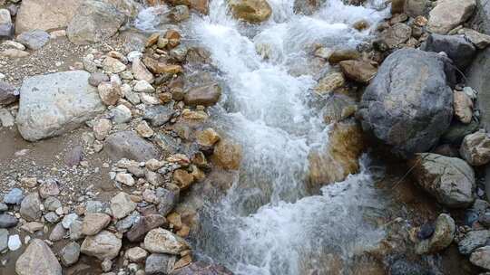 河沟里的水流