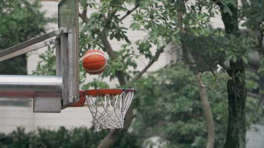 投篮 练习 打篮球 扣篮 篮球入框 篮球进框视频素材模板下载