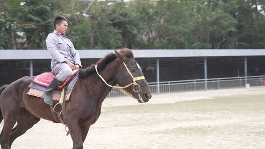 中山影视城骑马表演