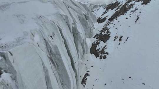 航拍新疆南部慕士塔格冰川公园冰川景观