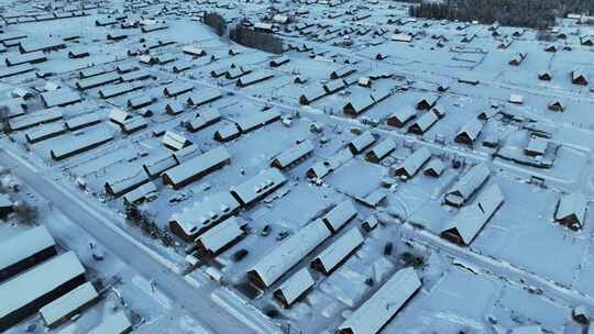 航拍新疆冬季被大雪覆盖的禾木村