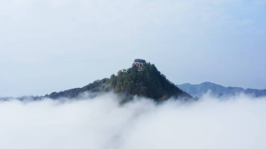 云海上的云峰山