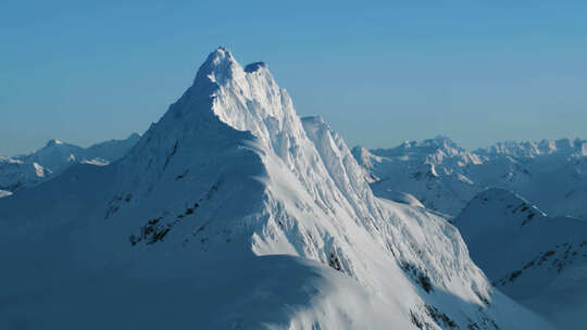 雪山之巅雪峰大气航拍视频素材模板下载
