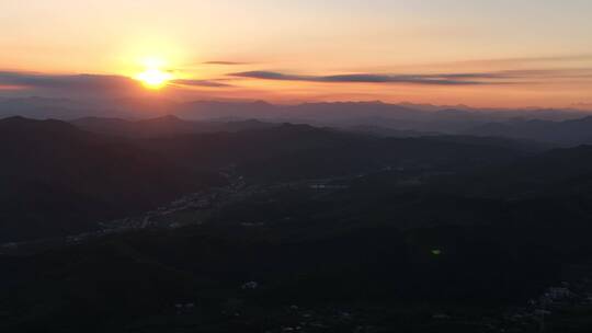 航拍辽宁千山日出