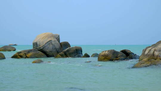 海南三亚海边海滩海浪石头岩石视频素材模板下载