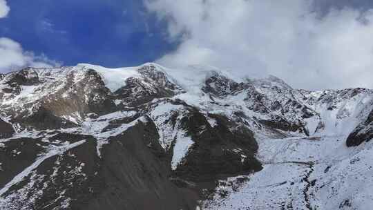 航拍川西横断山脉勒多曼因雪山冰川风光