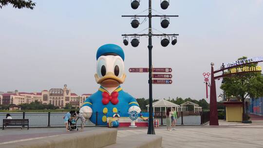 上海迪士尼小镇空镜唐老鸭４K实拍