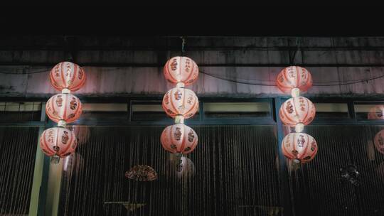 晚上挂在墙上的中国灯