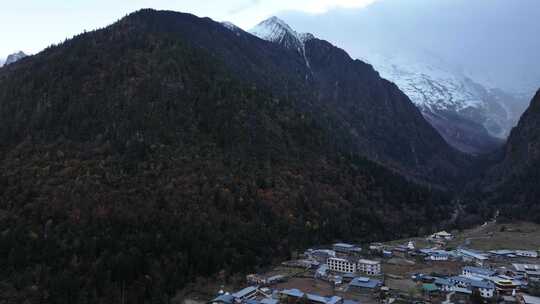 云南香格里拉雨崩村梅里雪山秋色高空航拍