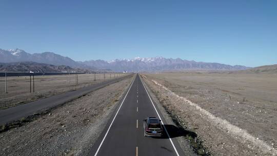 新疆塔城日出雪山公路