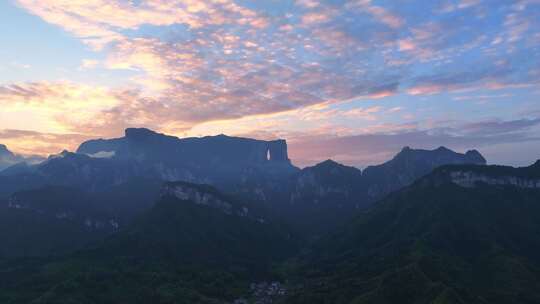 天门山晚霞