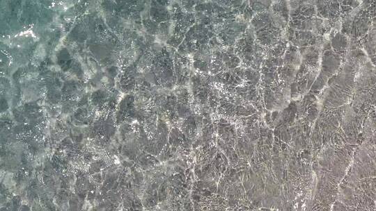 波光粼粼的海水海面沙滩浪花