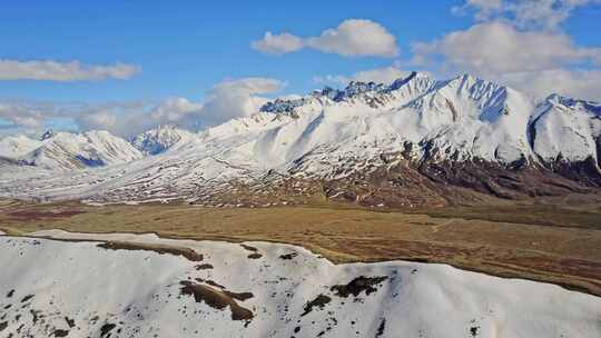 4K自然航拍海拔5000米雪山冰原带草甸视频素材模板下载