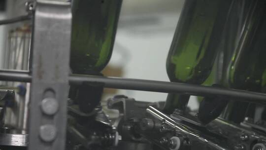县乡的果酒饮料加工生产车间视频素材模板下载