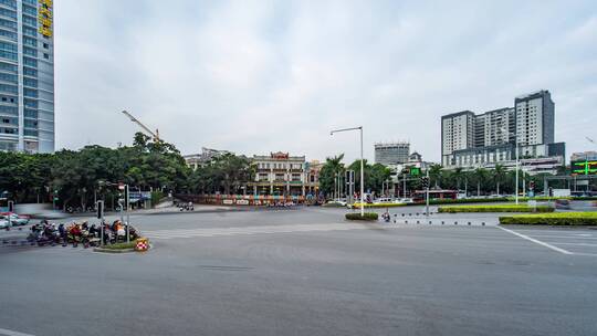 广西南宁畅游阁交通繁忙的十字路口