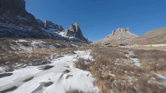 fpv穿越机航拍莲宝叶则雪景冬季川西阿坝