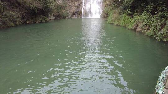 郴州网红景区王仙岭池塘瀑布远景