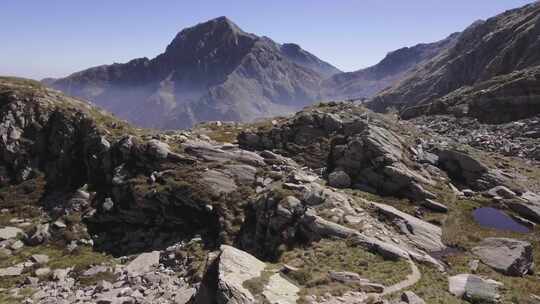 航拍山峰山谷